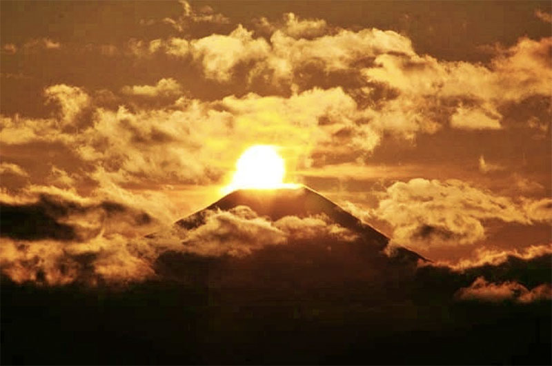 ชมแสงพระอาทิตย์แรกของปี ที่ภูเขาทาคาโอะ (Mount Takao)